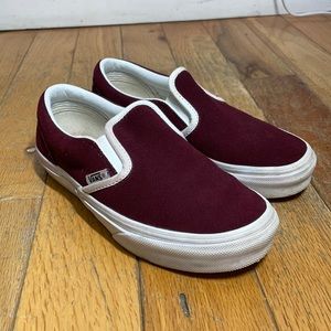 VANS SIZE 3 BUT RUN BIG (CLOSER TO A SIZE 5 WOMENS)